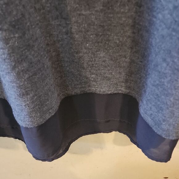 Torrid Size 1 Gray Women's Top with Floral Detailing - Picture 5 of 5